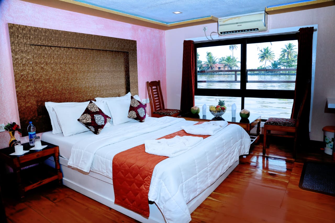 Luxury Houseboat Bedroom Interior Kerala